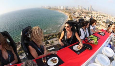 FOTO: Dinner in the Sky