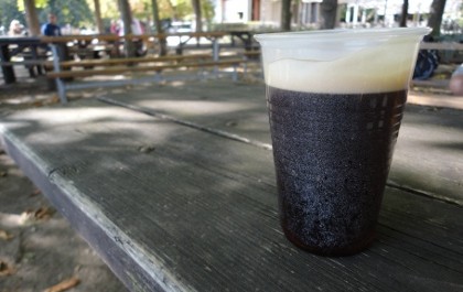 FOTO: Káva se stánku na Letné