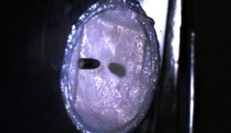 OBR.: Kulka vystřelen&aacute; proti neprůstřeln&eacute;mu materi&aacute;lu