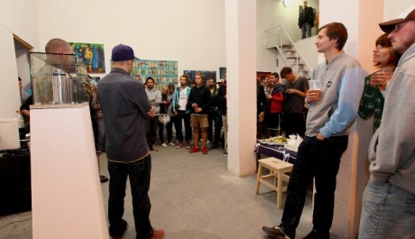 Foto."Vernisáž 00 NIC v Trafčce."