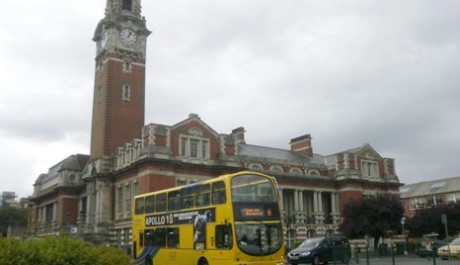 FOTO: Yellow bus