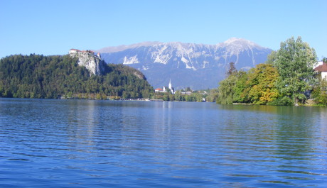 Foto: pohled na hrad nad jezerem Bled