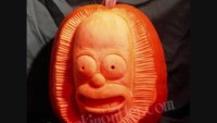 FOTO: Homer Simpson vyřezaný z dýně