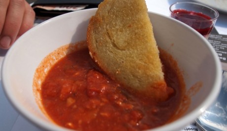 FOTO: Toskánská rybí polévka z restaurace Bílkova 13