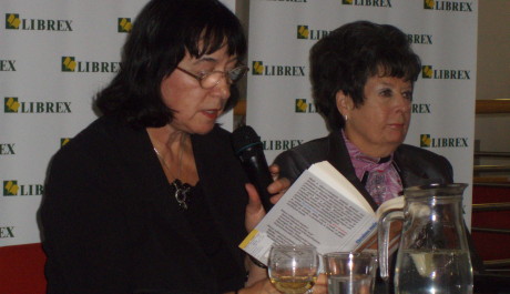 Věra Noskov&aacute; a manažerka akc&iacute; Domu knihy Librex Jitka Vaňkov&aacute;