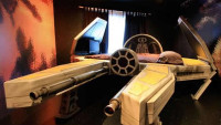 FOTO: Postel alá stíhačka ze Star Wars