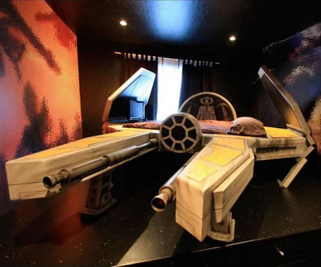 Postel alá stíhačka ze Star Wars FOTO: Postel alá stíhačka ze Star Wars