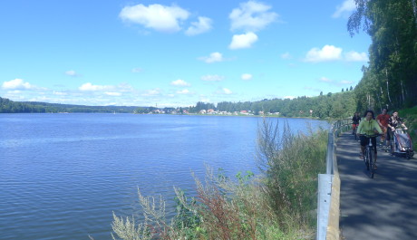 FOTO: Češi tráví volný čas na kolech a kolečkových bruslích