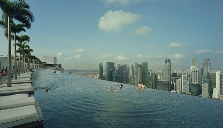 FOTO: Bazén hotelového komplexu Marina Bay Sands