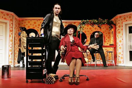 FOTO: Inscenace Bl&aacute;zniv&eacute; nůžky, VČD Pardubice