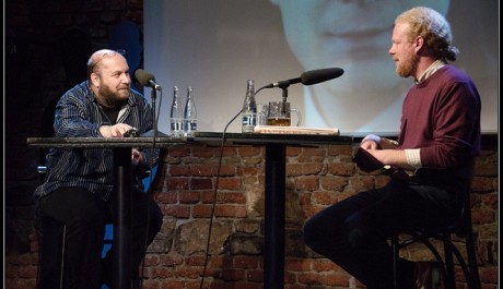 FOTO: Ekonom Tomáš Sedláček a moderátor David Hrbek