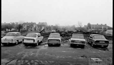 Foto."Škoda 100 - jeden ze symbolů normalizace."