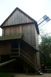 FOTO: větrn&yacute; ml&yacute;n v Rožnově