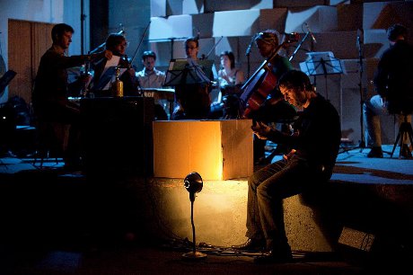 FOTO: Skutr, režie Schwarz auf Weiss