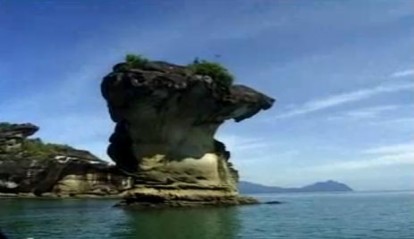 FOTO: Bako, skaln&iacute; kom&iacute;n u malajsk&eacute;ho ostrova Borneo