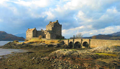 Eilean Donan, hrad a ostrov ve Skotsku.