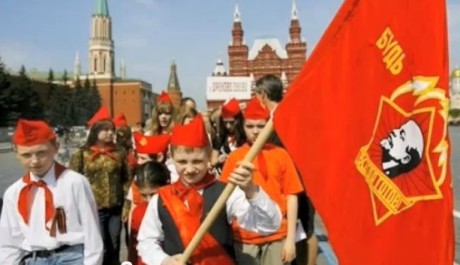 Komunistický průvod