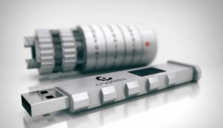FOTO: Flashdisk ve tvaru románového kryptexu