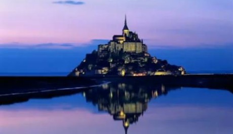 FOTO: Mont Saint Michel v noci