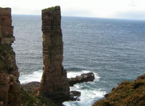 FOTO: Old Man of Hoy, sklan&iacute; kom&iacute;n ve Skotsku