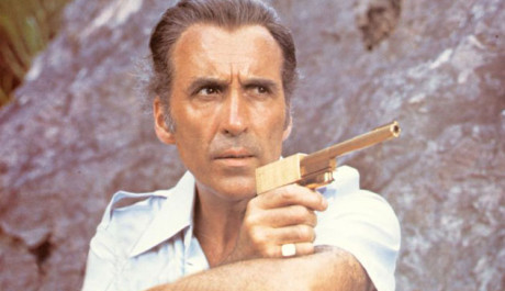 FOTO:Scaramanga - Muž se zlatou zbran&iacute;