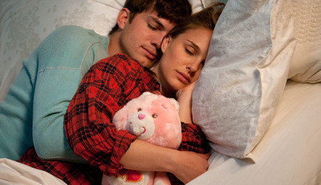 FOTO: Ashton Kutcher a Natalie Portman ve filmu Hlavně nezávazně