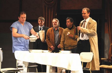 FOTO: Policejní sbor v Dürrenmattově hře Fyzikové