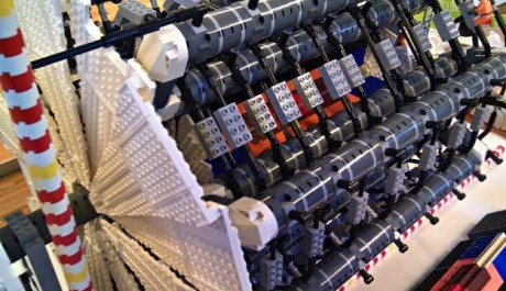 LEGO urychlovač částic