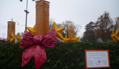 FOTO: Věnec před radnicí