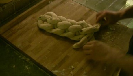 FOTO: Pletení vánočky