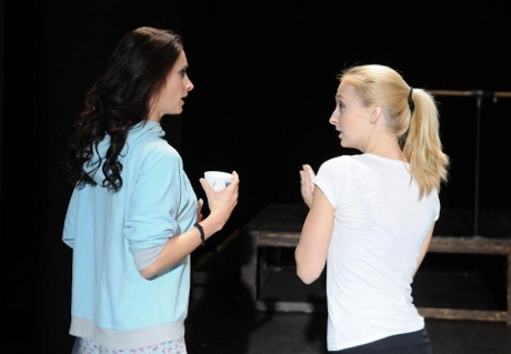 FOTO: Soňa Borková a Ivana Skálová při zkoušce muzikálu Evita (DJKT, 2011)