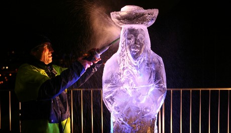 FOTO: Ledov&aacute; socha