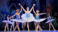 FOTO: Baletky v úlohách Raymondy, Henrietty a Clemence v Glazunovově baletu Raymonda (DJKT, 2011)