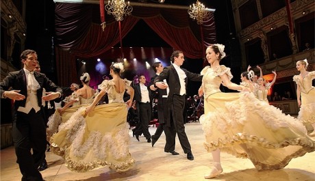 FOTO: Ples před oponou