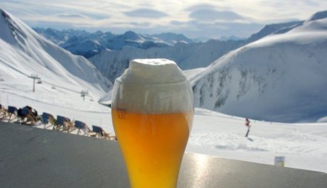 FOTO: Alkohol na sjezdovky nemá patřit
