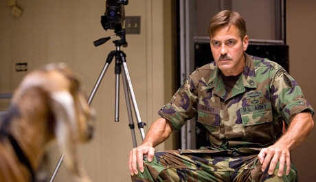 FOTO: George Clooney ve filmu Muži, co zírají na kozy