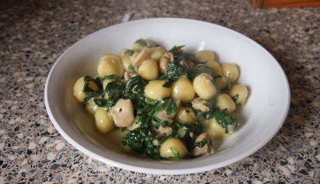 FOTO: Gnocchi s kuřecím masem a listovým špenátem