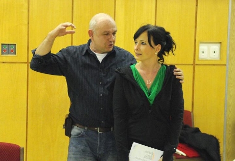 FOTO: Režisér Roman Meluzín a Daniela Šinkorová při zkoušce muzikálu Prodavači snů (DJKT, 2012)