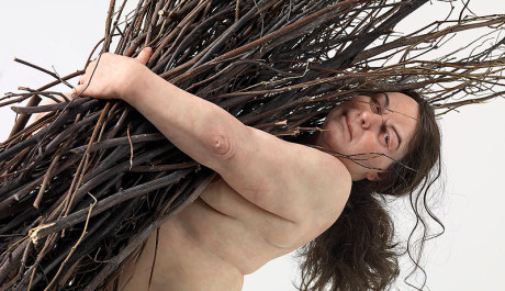 Ron Mueck Woman with sticks 2008 OBR: Ron Mueck Woman with sticks 2008