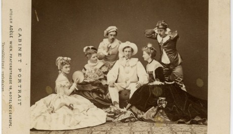 FOTO: Živ&yacute; obraz podle Antoine Watteaua