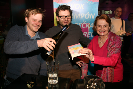 FOTO: Kryštof Hádek, Patrik Hartl a Eva Holubová na křtu Hartlovy knihy.
