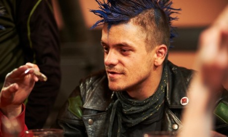 Snowboarďák oblékl punk. Zdroj: Falcon