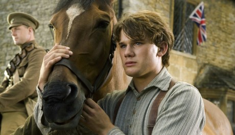 FOTO: Jeremy Irvine ve filmu V&aacute;lečn&yacute; kůň