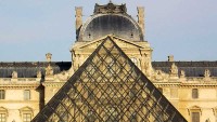 FOTO: Louvre se skleněnou pyramidou
