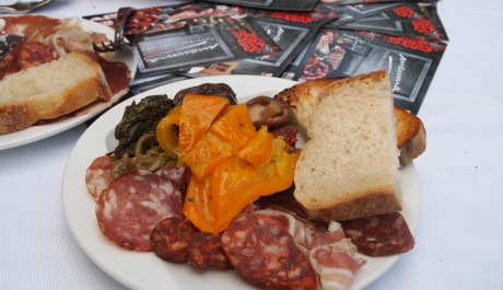 FOTO: Italské uzeniny s nakládanou zeleninou