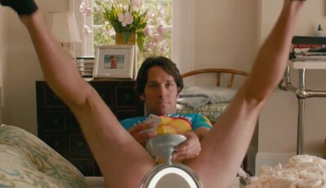 FOTO: Rudd má nohy ve vzduchu