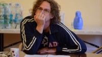 FOTO: Režisér Vilém Dubnička na první čtené zkoušce komedie V nouzi po znáš přítele (Divadelní léto, 2012)