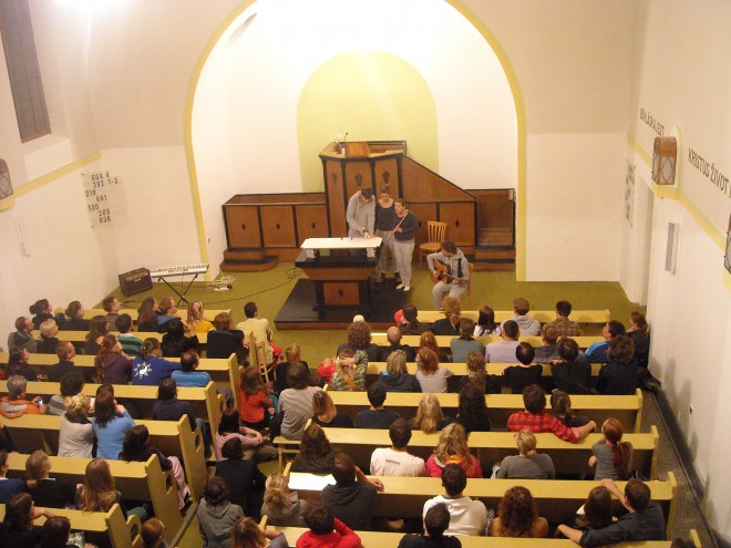 FOTO: Športniki hraje v kostele