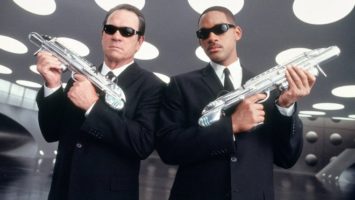 FOTO: Tommy Lee Jones v Muži v černém