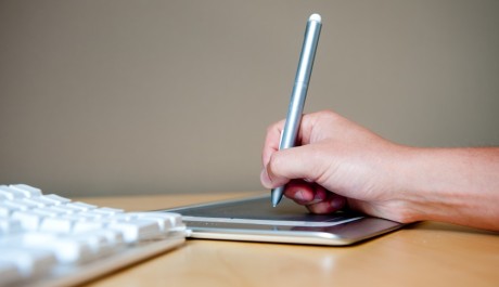 FOTO: Designing on a tablet